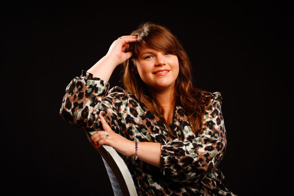 Portrait corporate femme robe l&eacute;opard - Rennes