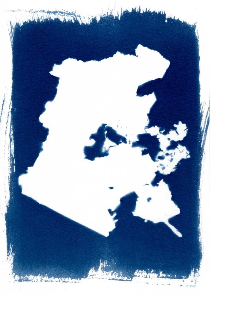 cyanotype-artistique-metamorphoses-8 Cyanotype d’un morceau de papier usé collecté à Rennes sud-gare.