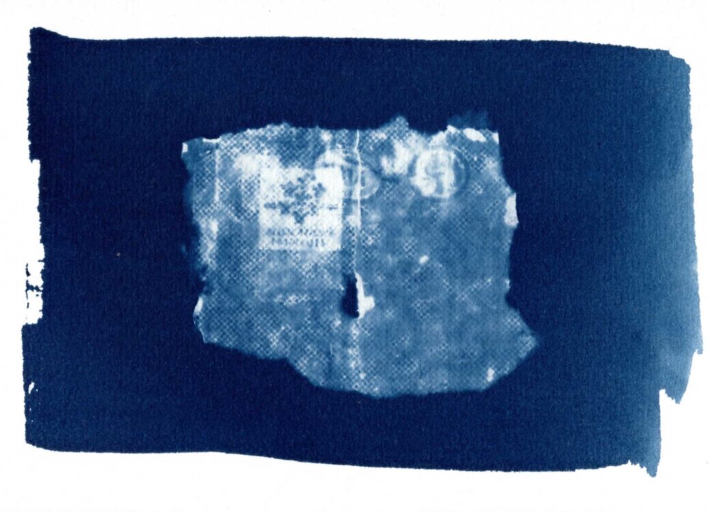 cyanotypes-metamorphoses-baptiste-vanoni-rennes.-6 Cyanotype fragment enveloppe CAF - trace administrative Bréquigny - série Métamorphoses