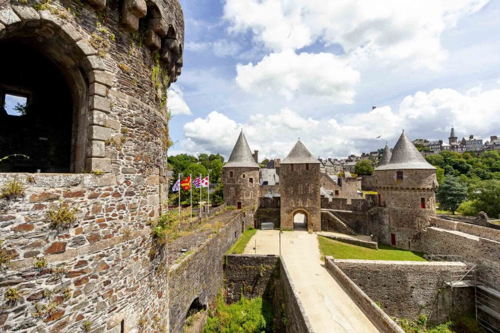 Cour int&eacute;rieure ch&acirc;teau - Foug&egrave;res