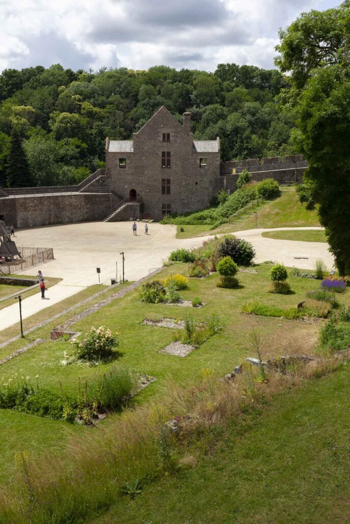Jardin ch&acirc;teau Foug&egrave;res - Photo patrimoine