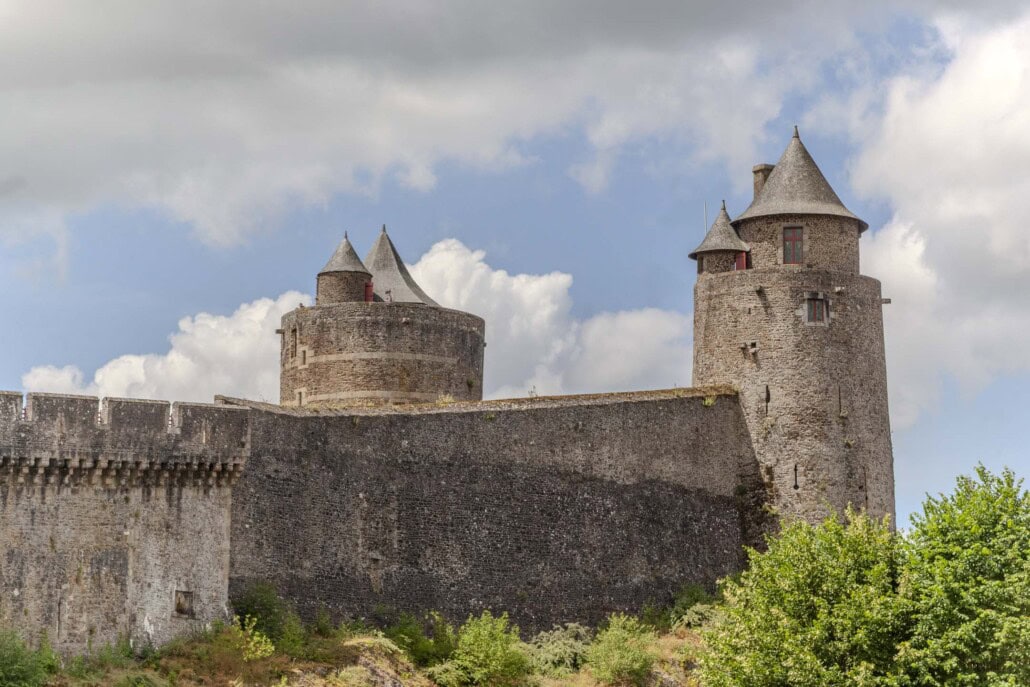 Murailles ch&acirc;teau Foug&egrave;res - Photo patrimoine