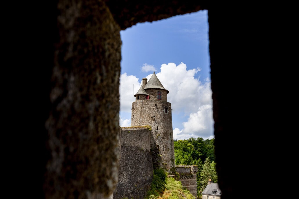 Tour meurtri&egrave;re - Ch&acirc;teau Foug&egrave;res