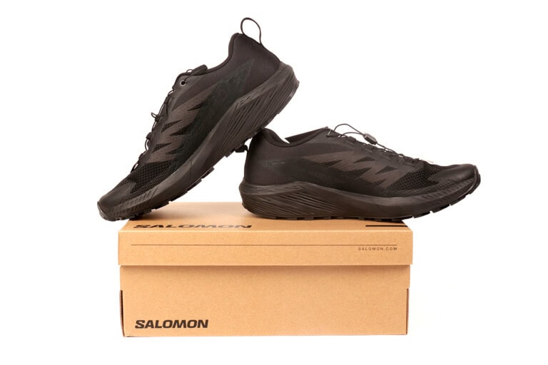 Packshot baskets noires - Photo produit e-commerce