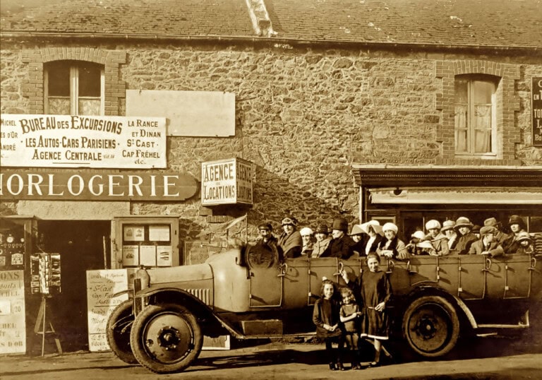 Archive ancienne endommagée avant restauration