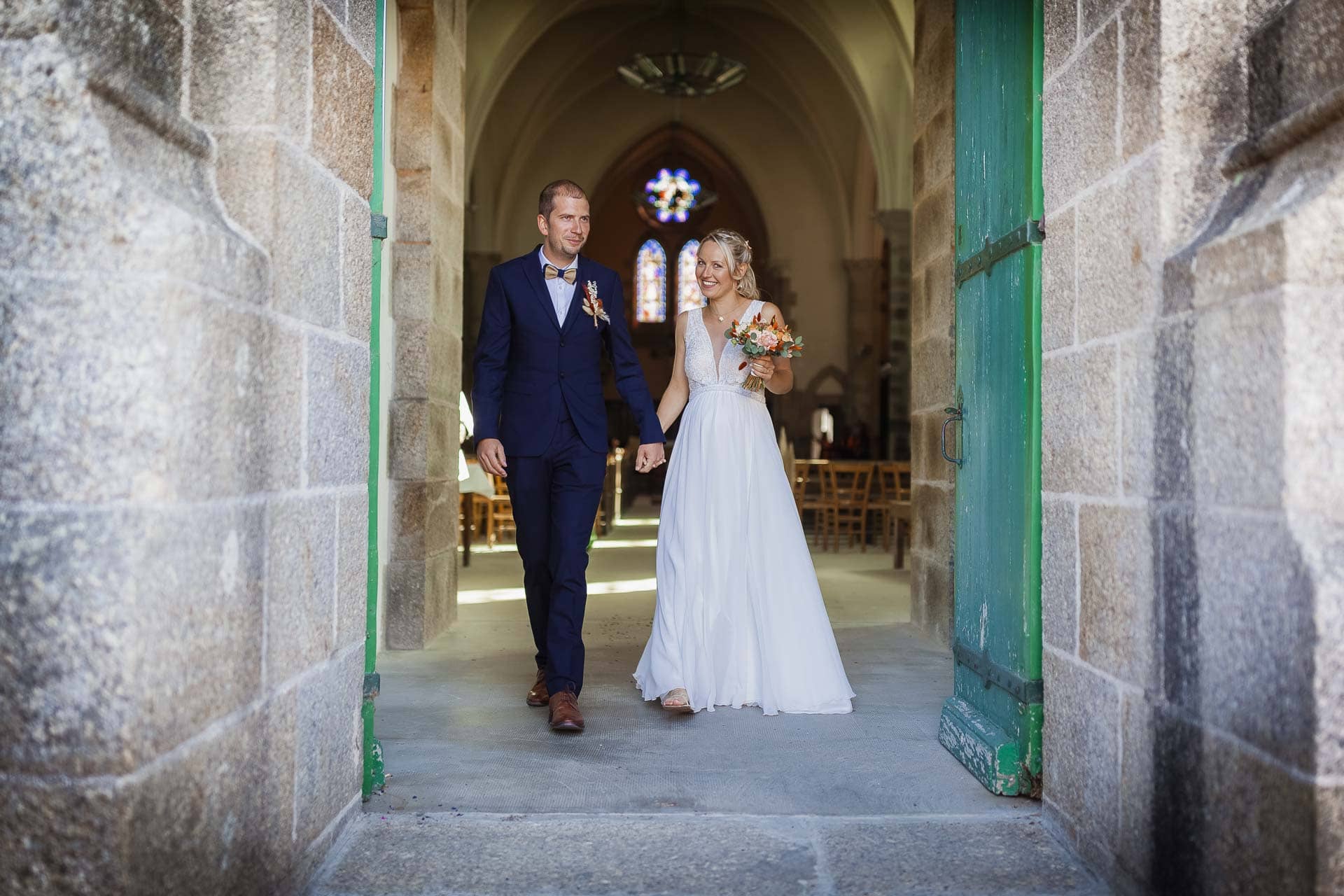 Sortie église mariage reportage complet photographe mariage Rennes Bretagne