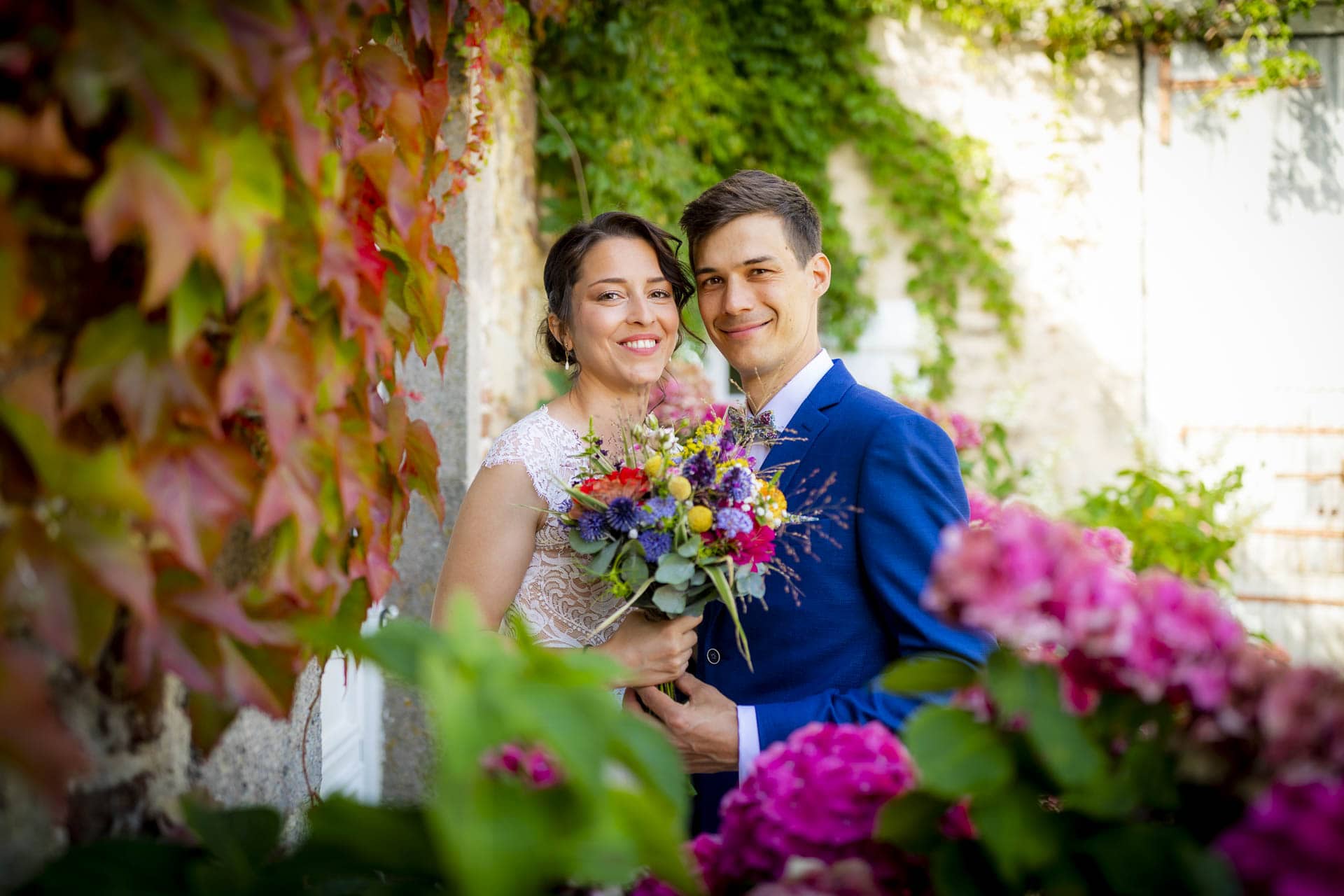 Portrait couple mariage extérieur photographe mariage indépendant Bretagne